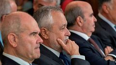 14 horas - Chaves y Griñán, dos históricos del PSOE "responsables del fraude"
