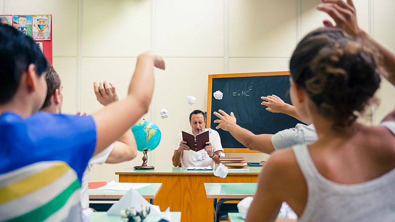 Boletines RNE - 3 de cada 10 docentes, acosados por los padres - Escuchar ahora