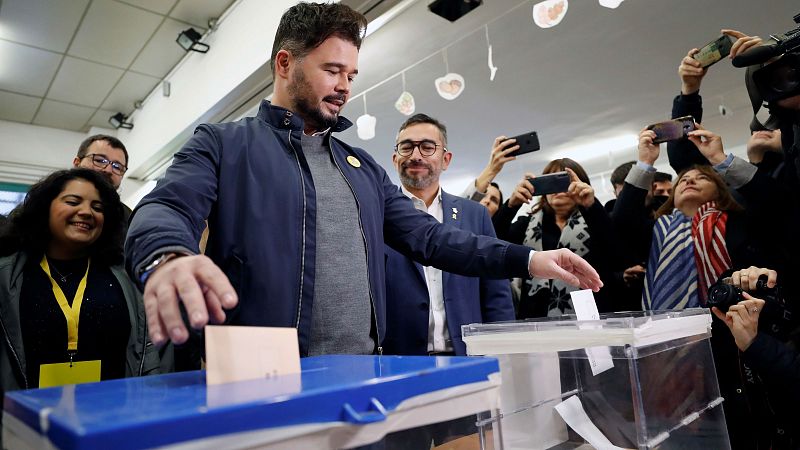  Boletines RNE - ERC consultará a sus bases sobre la investidura de Sánchez - Escuchar ahora