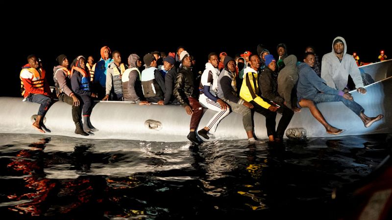 Boletines RNE - El Open Arms rescata a 70 inmigrantes del Mediterráneo - Escuchar ahora