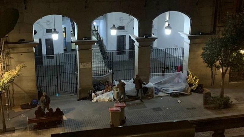 14 horas - Los servicios municipales de Madrid no dan abasto y familias con niños, obligados a dormir en la calle - Escuchar ahora