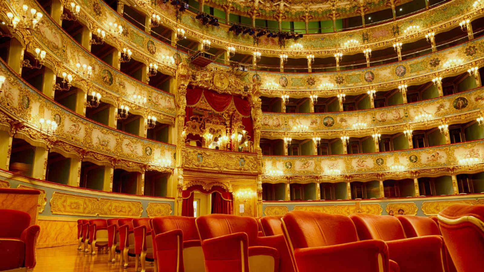 Las mañanas de RNE con Íñigo Alfonso - La Fenice vuelve a levantar el telón en Venecia tras las inundaciones - Escuchar ahora