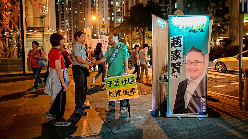 Participación récord en las elecciones locales en Hong Kong - Escuchar ahora