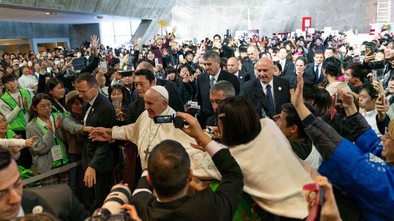 Las mañanas de RNE con Íñigo Alfonso - Emotivo encuentro del papa con las víctimas de Fukushima - Escuchar ahora