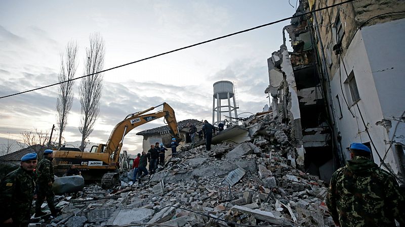 Boletines RNE - Al menos seis fallecidos tras un terremoto en Albania - Escuchar ahora