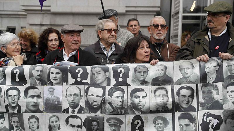 14 horas - Denuncian al Ayuntamiento de Madrid por retirar de La Almudena placas de víctimas del franquismo - Escuchar ahora
