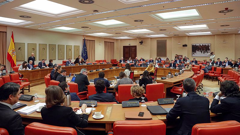  14 horas - El Congreso convalida el decreto contra la república digital catalana - Escuchar ahora