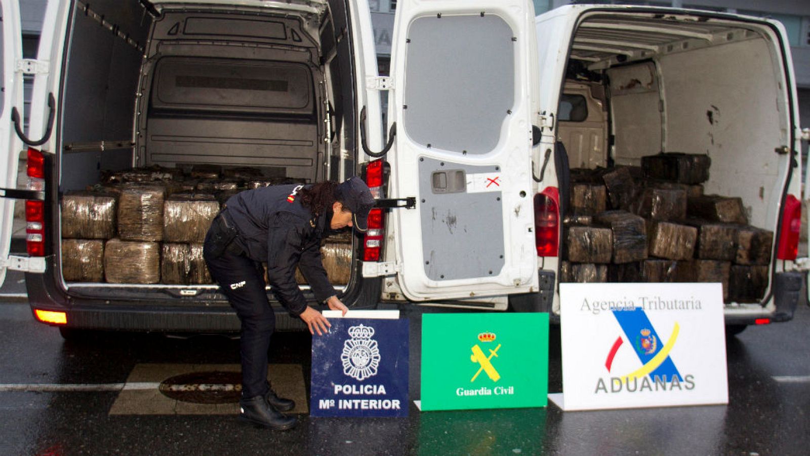 Las mañanas de RNE con Íñigo Alfonso - 150 fardos de cocaína interceptados en el narcosubmarino - Escuchar ahora 