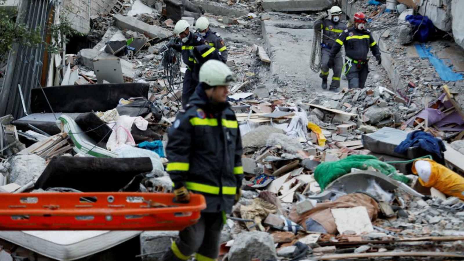 14 horas -  La vida en Durrës, Albania, tras el terremoto - Escuchar ahora