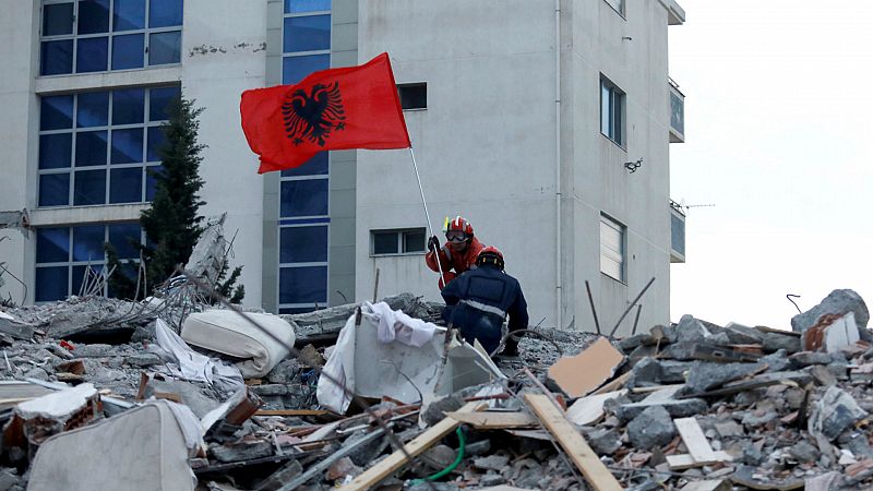 Boletines RNE - Concluyen los trabajos de rescate en Albania - Escuchar ahora