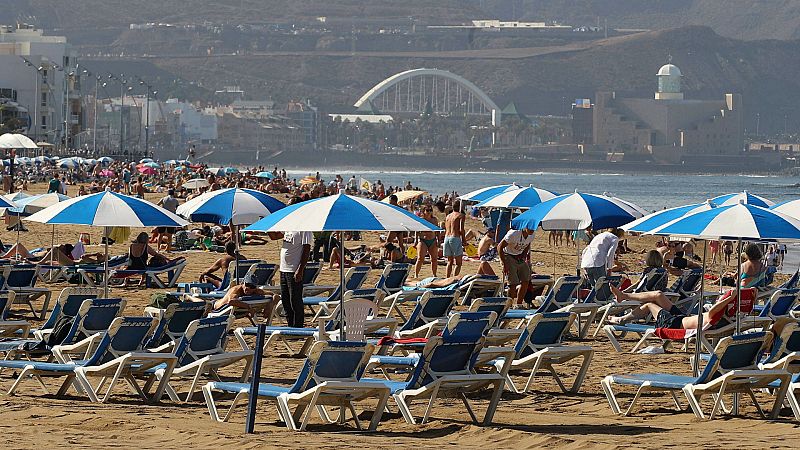 Boletines RNE - La llegada de turistas extranjeros sigue en cifras récord - Escuchar ahora
