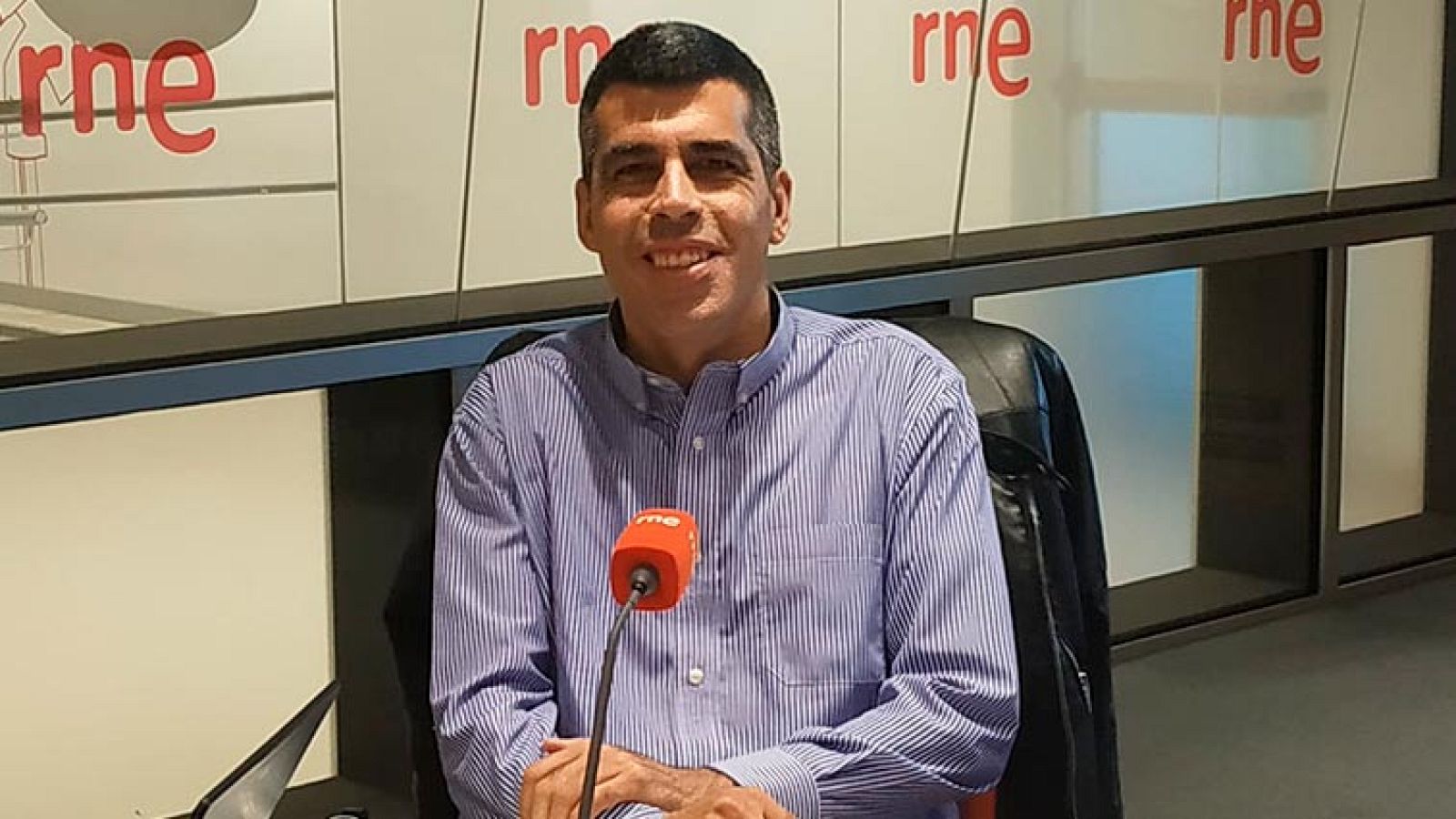  Las mañanas de RNE con Íñigo Alfonso - Roberto Chinchilla, un 'campeón' de baloncesto y un ejemplo de integración - Escuchar ahora