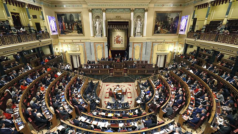  14 horas - Las fórmulas imaginativas para jurar la Constitución - Escuchar ahora