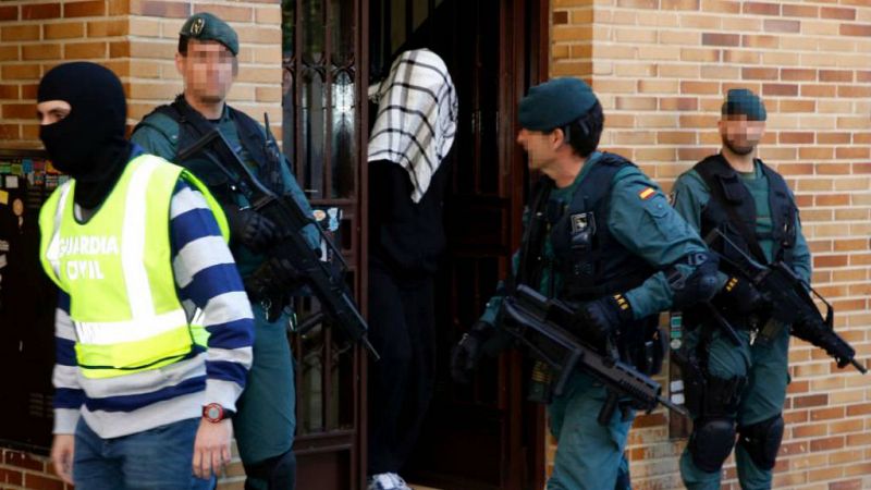 Boletines RNE - Marruecos y España desmantelan una célula terrorista leal al ISIS - Escuchar ahora 