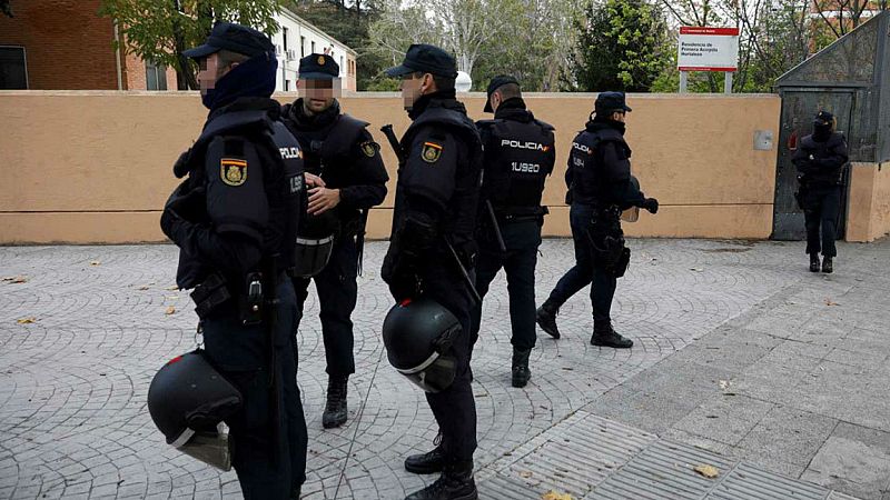 14 horas - La policía investiga quién lanzó un artefacto explosivo a un centro de menores en Madrid - Escuchar ahora