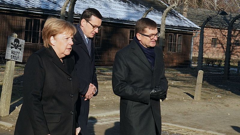 Todo Noticias - Mañana - Angela Merkel visita Auschwitz por primera vez - Escuchar ahora