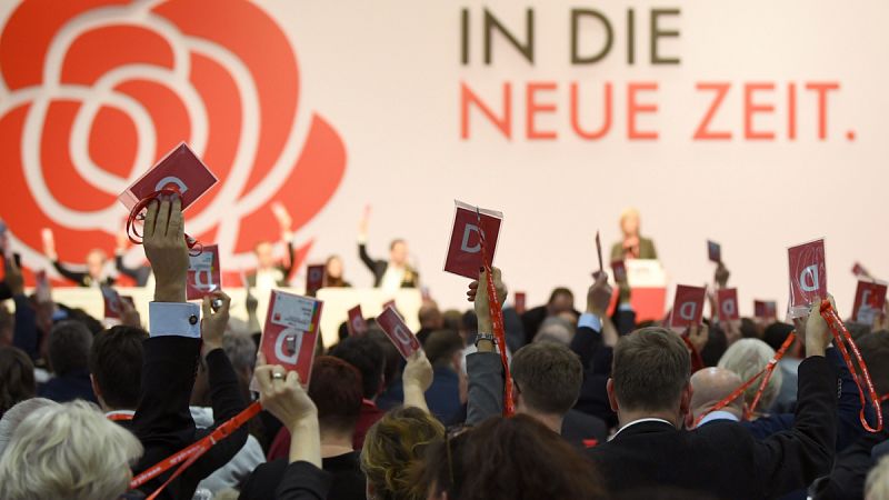 El SPD alemán rechaza la salida inmediata de la gran coalición con Merkel