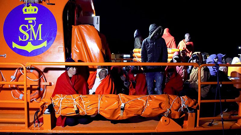 Rescatadas 117 personas en dos pateras en aguas Canarias y del Estrecho de Gibraltar - Escuchar ahora