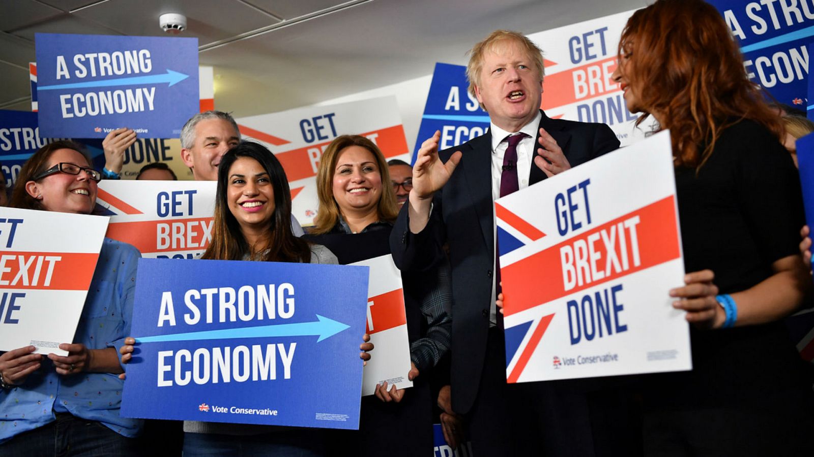 14 horas fin de semana - A cuatro días para las elecciones en el Reino Unido Johnson sería el vencedor - Escuchar ahora