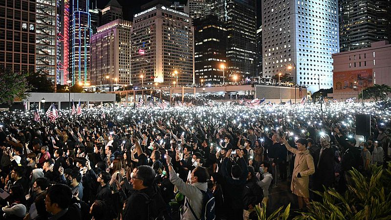 24 horas fin de semana - La marea negra vuelve a tomar las calles de Hong Kong - Escuchar ahora