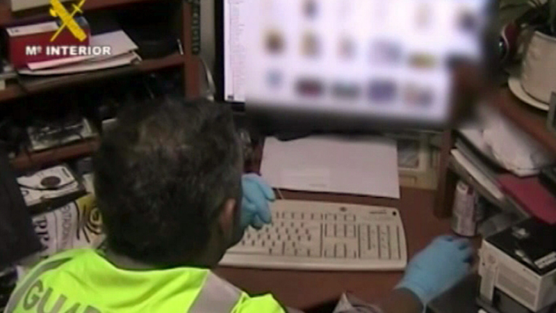 17 detenidos en España contra una red de pronografía infantil - escuchar ahora