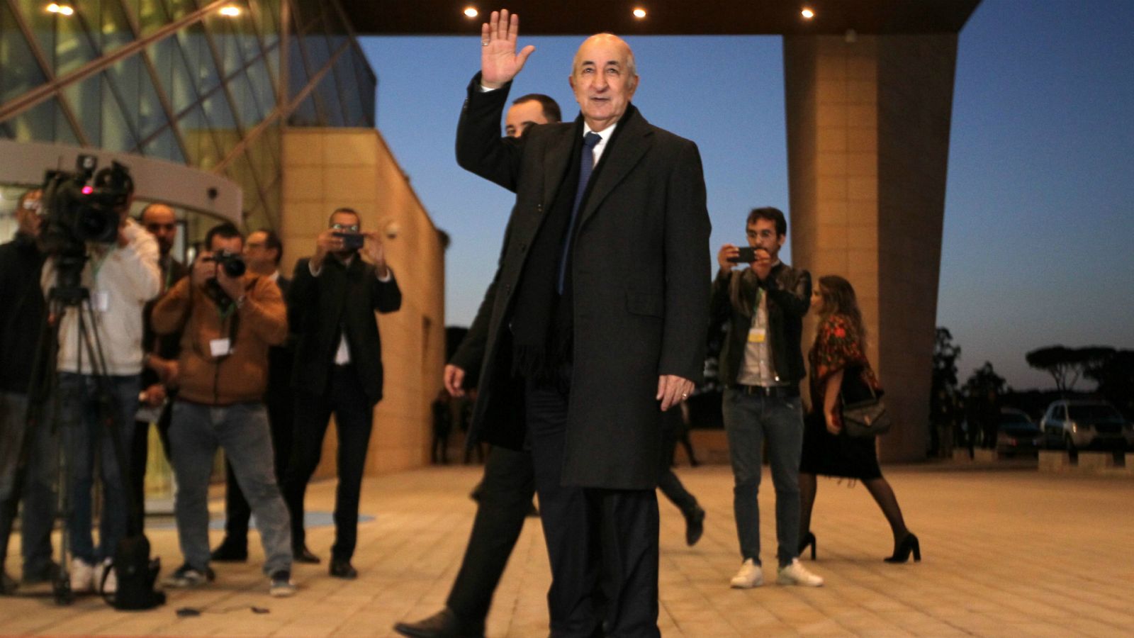 Boletines RNE - Abdelmajid Tebboune será el nuevo presidente de Argelia - Escuchar ahora