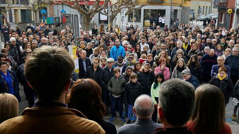 Boletines RNE - Silencio y tristeza en la concentración por el infanticidio de dos niñas en Vilobí d'Onyar - Escuchar ahora