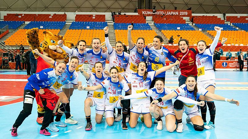 Boletines RNE - El balonmano femenino a un paso de hacer historia - Escuchar ahora