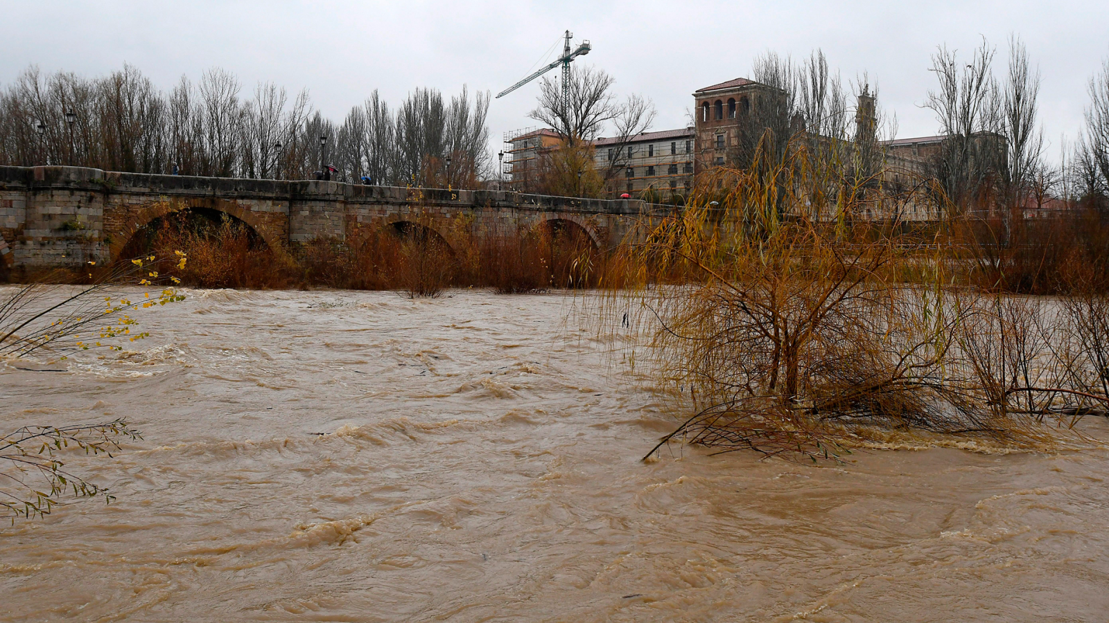  Las mañanas de RNE con Íñigo Alfonso - La lluvia da tregua a La Robla, León, tras dejar numerosos daños - Escuchar ahora