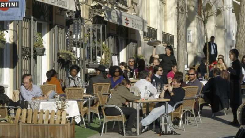Todo Noticias - Mañana - ¿Por qué cierran los bares en España? - Escuchar ahora