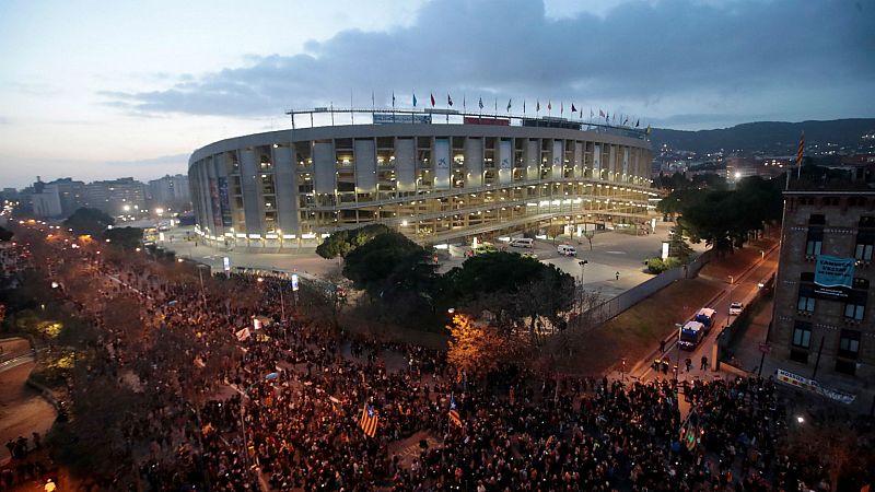 24 horas - Disturbios en los aledaños del Camp Nou - Escuchar ahora
