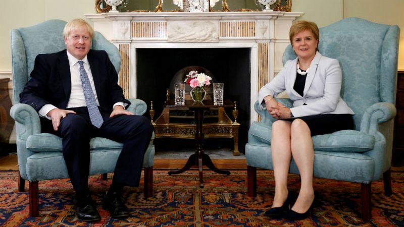 Boletines RNE - Sturgeon pide a Johnson un nuevo referéndum en Escocia - Escuchar ahora
