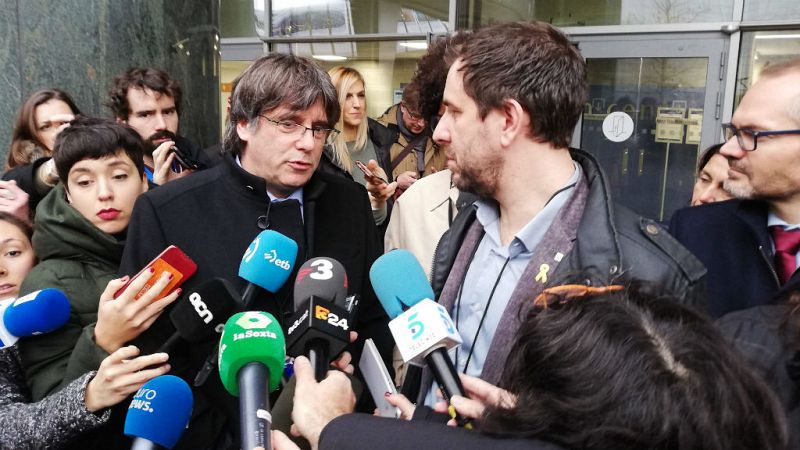 14 horas - Puigdemont y Comín ya cuentan con su acreditación provisional como eurodiputados - Escuchar ahora