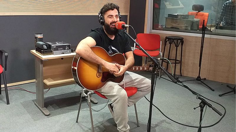 Por tres razones - Huecco: "Se me quedaba corto el rock, por eso nació Huecco" - Escuchar ahora