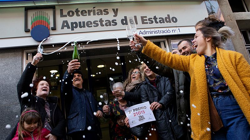  14 horas fin de semana - La cantidad libre de impuestos de la Lotería  de Navidad aumenta hasta los 20.000¿  - Escuchar ahora
