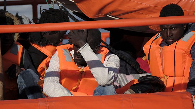 24 horas - Una embarcación frente a Marruecos espera que la rescaten - Escuchar ahora