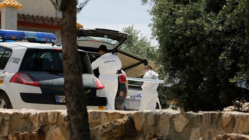 Boletines RNE - Investigan la muerte de un padre y dos de sus hijos en una piscina de Mijas - Escuchar ahora