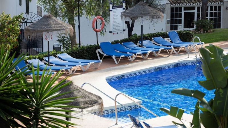 Boletines RNE con Íñigo Alfonso - Continúa la investigación tras la muerte de un hombre y dos de sus hijos en una piscina - Escuchar ahora