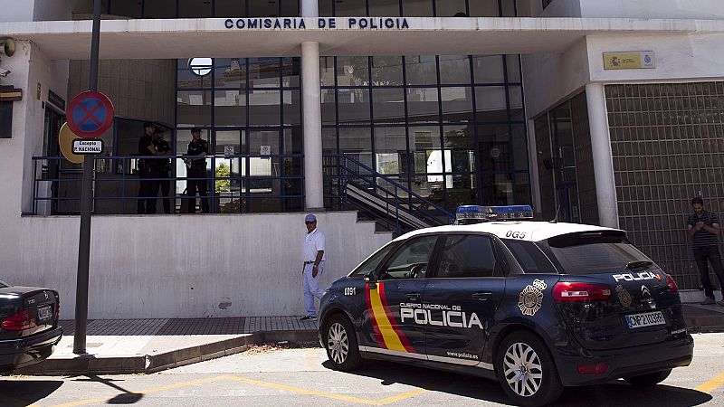 Boletines RNE - Detenidos dos hombres en Málaga acusados de agredir sexualmente a sus compañeras de piso - Escuchar ahora