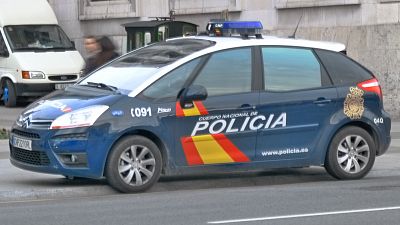  Boletines RNE - Dos aos de crcel por vender a una menor de su familia - Escuchar ahora