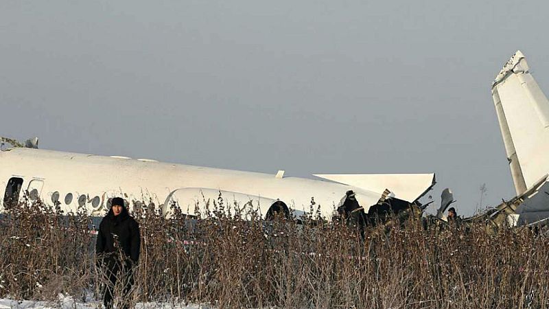 Las mañanas de RNE con Íñigo Alfonso - Al menos 15 muertos en un accidente de avión en Kazajistán - Escuchar ahora