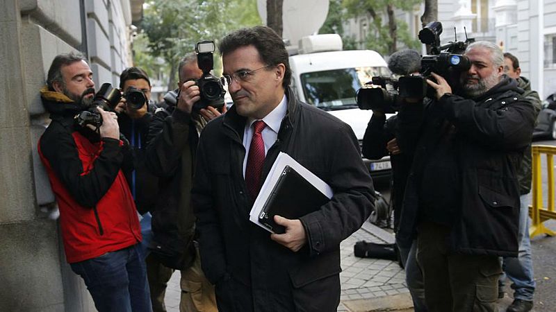 Boletines RNE - La Fiscalía pide al Tribunal Europeo aclaración sobre si Puigdemont debe acatar la Constitución