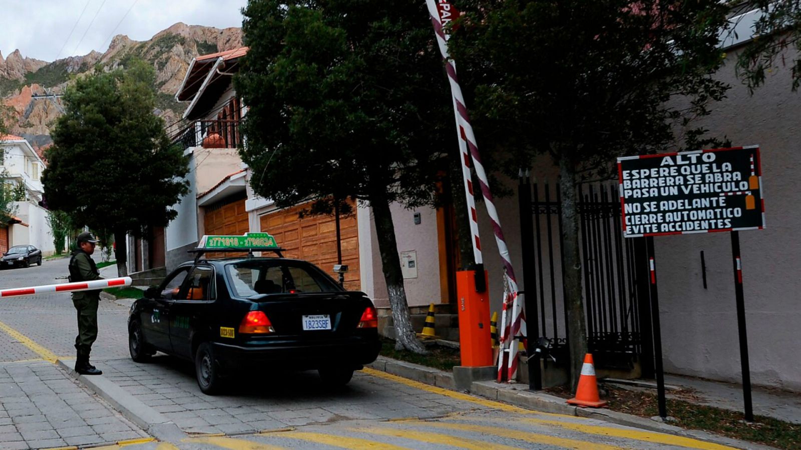 14 horas fin de semana - Bolivia protesta a España y pide "que sea la última vez" que se violan normas internacionales - Escuchar ahora