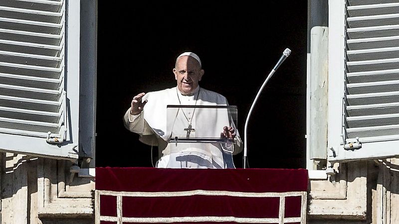 El Papa riñe a los niños que usan el móvil mientras comen en familia - Escuchar ahora