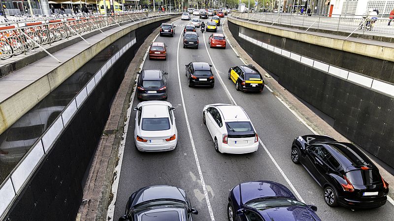  14 horas - Barcelona se blinda contra los coches sin etiqueta ambiental - Escuchar ahora
