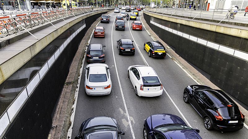 14 horas - Barcelona se blinda contra los coches sin etiqueta ambiental - Escuchar ahora