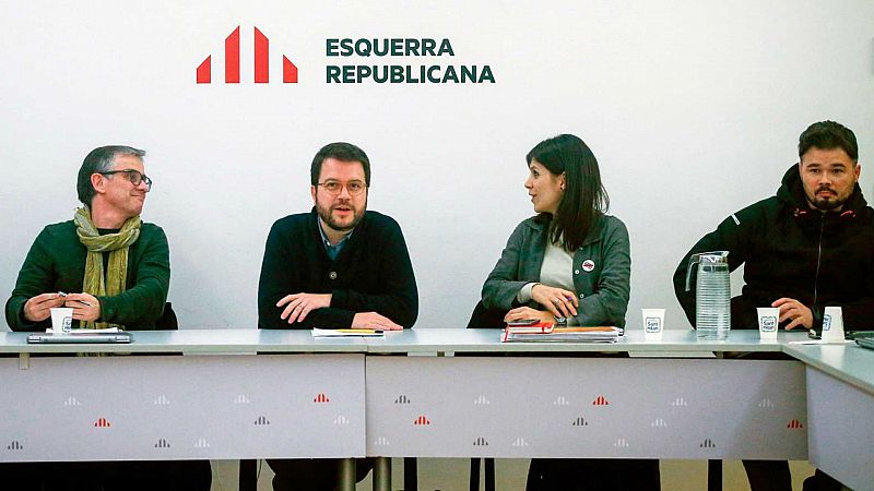  Boletines RNE - ERC y PSOE pactan una consulta para avalar los acuerdos de la mesa de negociación - Escuchar ahora