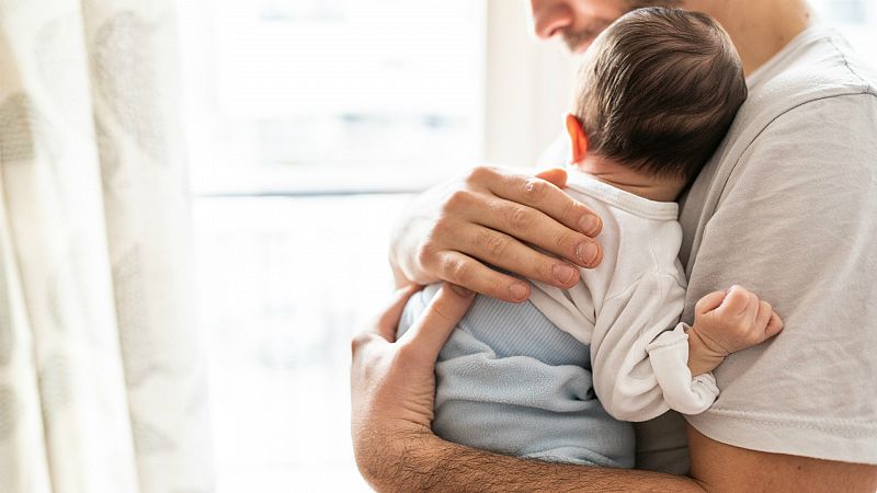 Boletines RNE - El permiso de paternidad se amplía a doce semanas - Escuchar ahora