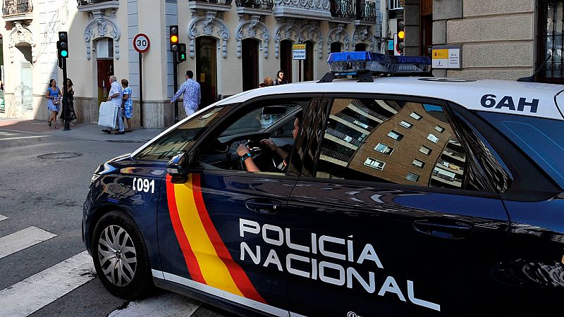 Boletines RNE - La policía investiga la presunta violación de tres mujeres estadounidenses en Murcia - Escuchar ahora