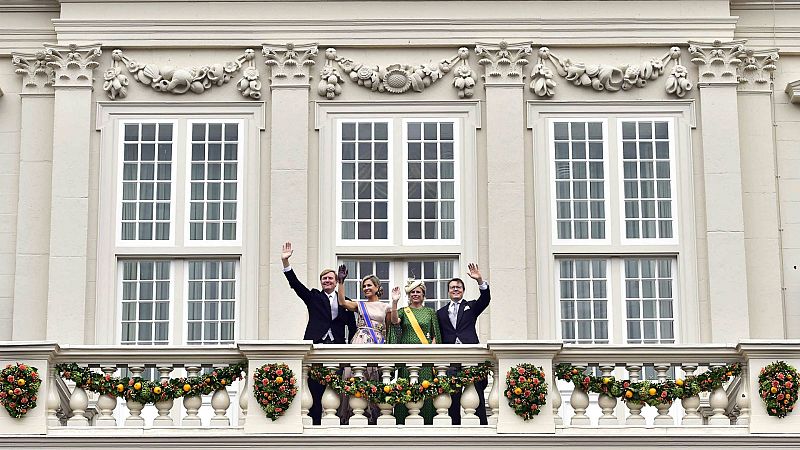  14 horas - Príncipes y princesas que trabajan - Escuchar ahora